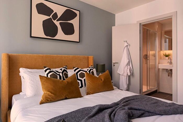 3 Bedroom Apartment To Rent In Dockside, Edinburgh, EH6