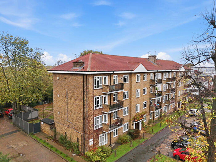 3 Bedroom Flat For Sale In New Wanstead, Wanstead, E11