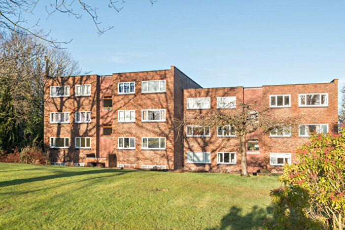 2 Bedroom Apartment For Sale In Vale Road, Weybridge, KT13