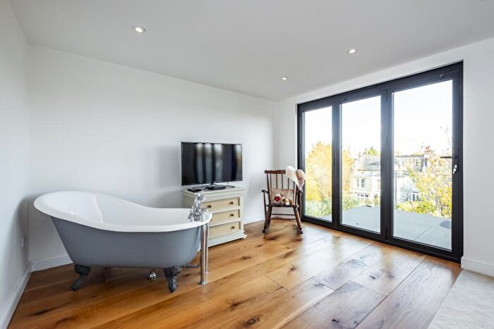 5 Bedroom Terraced House To Rent In Warner Road, London, N8
