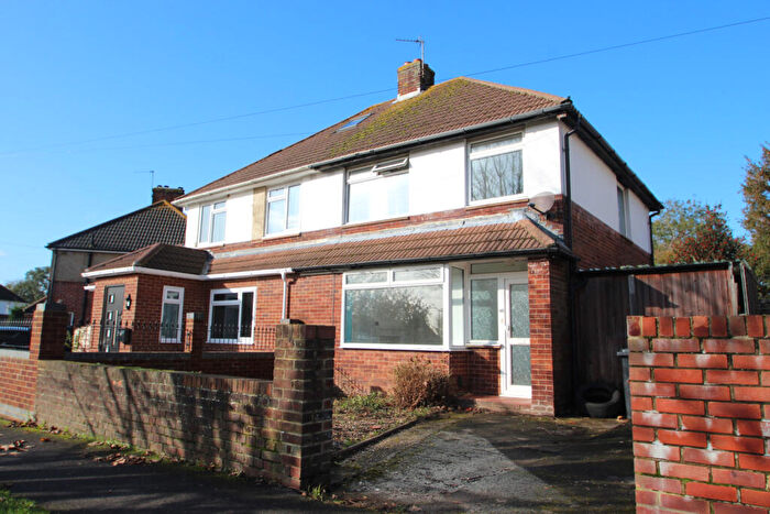3 Bedroom Semi-Detached House To Rent In Hamble, SO31