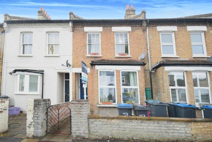 1 Bedroom Flat To Rent In Russell Road, London, SW19