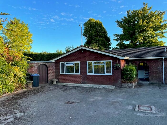 1 Bedroom Bungalow To Rent In South Cliffe Road, Market Lavington, Devizes, SN10