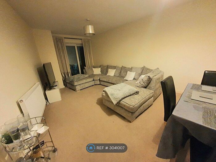 2 Bedroom Flat To Rent In Blue Moon Way, Manchester, M14