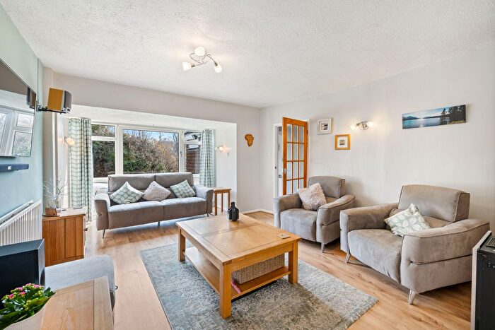 4 Bedroom Detached House For Sale In Ref: Gk - Braes Mead, South Nutfield, RH1
