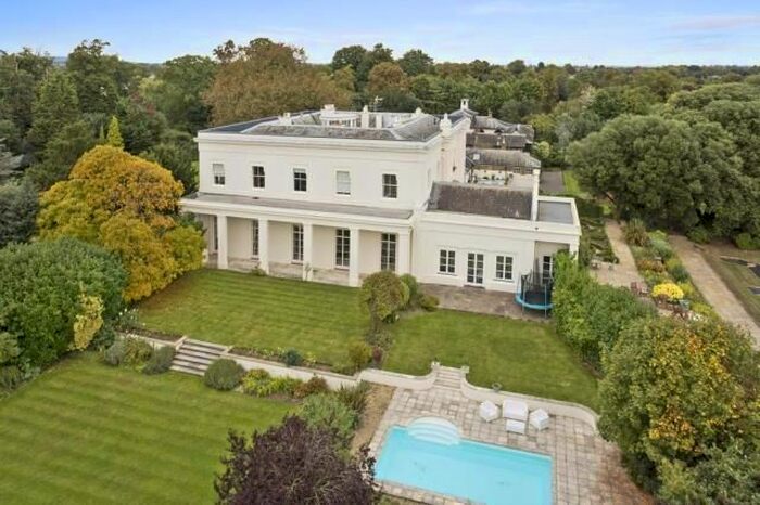 3 Bedroom Flat To Rent In Staines Upon Thames, Surrey, TW18