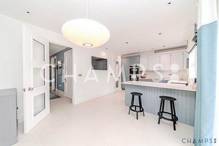 4 Bedroom Semi-Detached House To Rent In Barnet, EN4