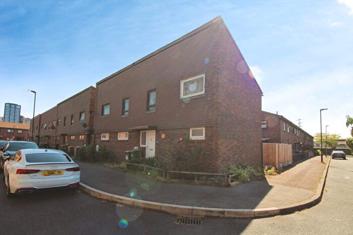 1 Bedroom Flat For Sale In Birch Close, Canning Town, E16