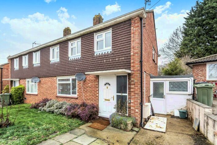 4 Bedroom Semi-Detached House To Rent In Cabell Road, Guildford, GU2