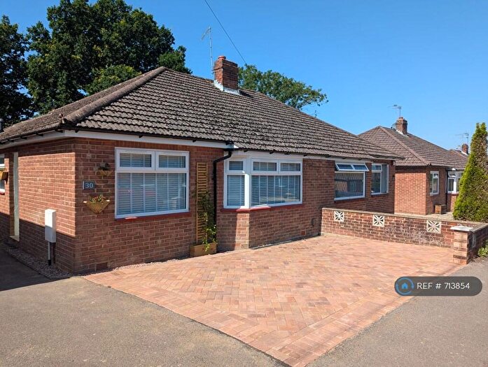 2 Bedroom Bungalow To Rent In Linda Grove, Cowplain, PO8