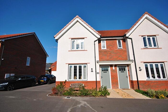 3 Bedroom Semi-Detached House For Sale In Hawfinch Road, Cheddar, BS27