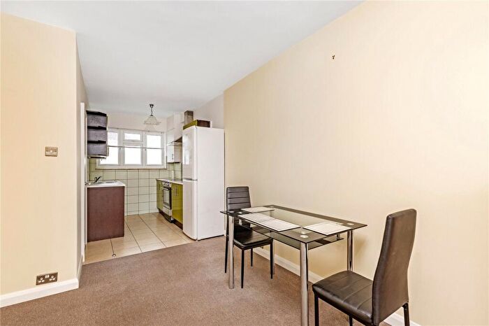 4 Bedroom Flat To Rent In Rowditch Lane, London, SW11