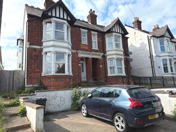 4 Bedroom Semi-Detached House To Rent In Amersham Road, High Wycombe, HP13