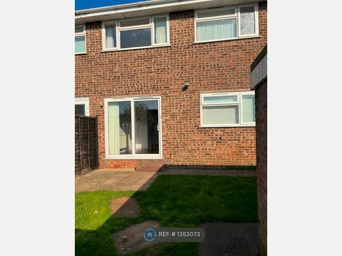 3 Bedroom Semi-Detached House To Rent In Rectory Close, Yate, Bristol, BS37