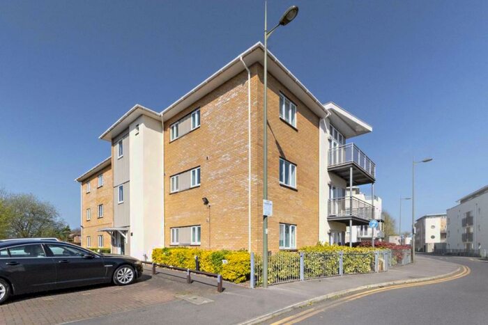 2 Bedroom Flat To Rent In Bridge Wharf, Chertsey, KT16