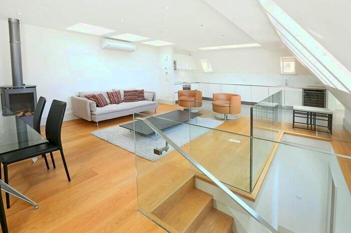 3 Bedroom Flat To Rent In Little Russell Street, Bloomsbury, London, WC1A
