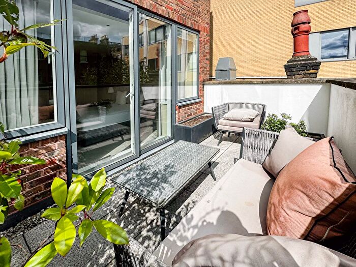1 Bedroom Flat To Rent In Young Street, London, W8