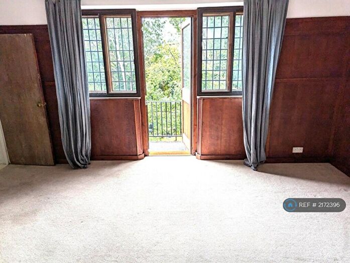2 Bedroom Flat To Rent In Champion Hill, London, SE5