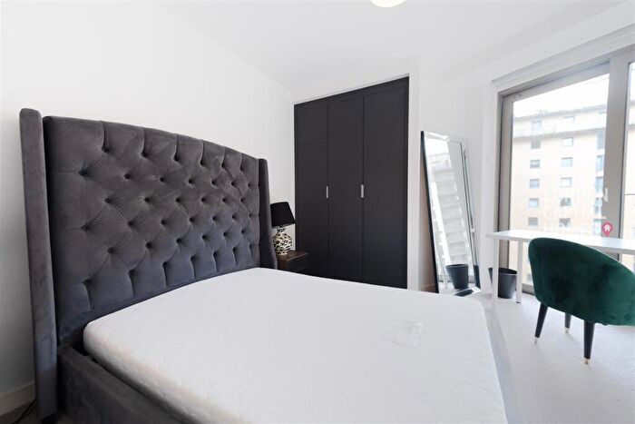 2 Bedroom Apartment To Rent In Western Gateway, London, E16