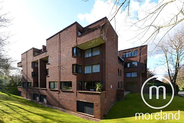 3 Bedroom Flat To Rent In Chandos Way, Golders Green, London, NW11