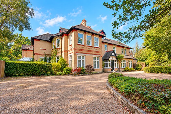 2 Bedroom Flat For Sale In No Forward Chain! Bitterne Park! Deceptively Spacious! Character Features!, SO18