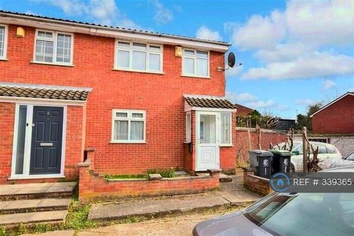3 Bedroom End Of Terrace House To Rent In Elmswood, Chigwell, IG7