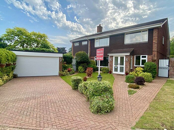 5 Bedroom Detached House For Sale In Crest Close, Downend, Fareham, PO16