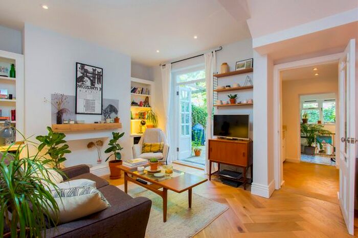 1 Bedroom Flat To Rent In Rockmount Road, London, SE19