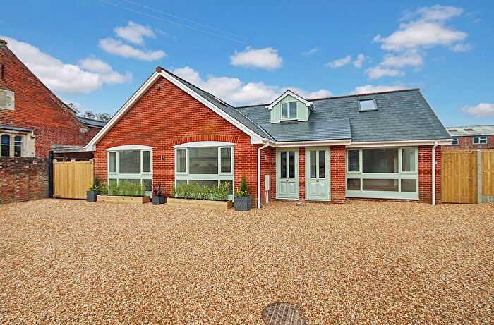 2 Bedroom Bungalow For Sale In Fordingbridge Town Centre, SP6