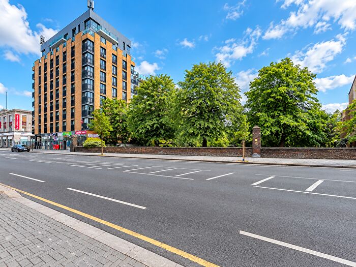 3 Bedroom Flat To Rent In Charter House, High Road, Ilford, IG1