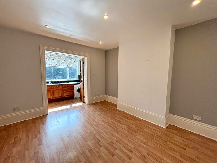 1 Bedroom Apartment To Rent In Elphinstone Road Southsea Hampshire, PO5