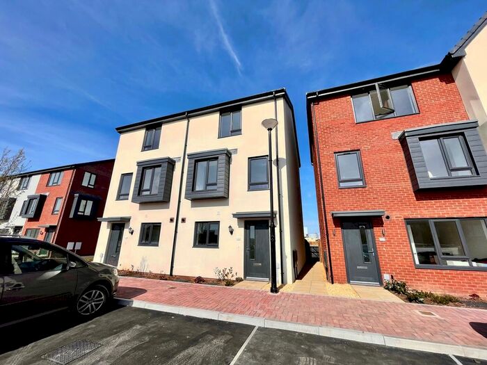 4 Bedroom Property To Rent In Ffordd Darwin, Barry, CF63