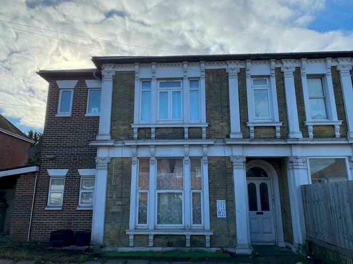2 Bedroom Flat To Rent In Radstock Road, Southampton, Hampshire, SO19
