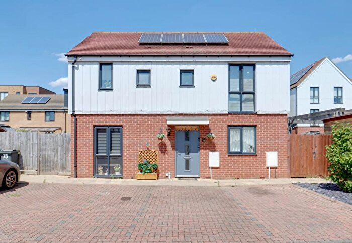 3 Bedroom Detached House For Sale In Fairlane Drive, South Ockendon, RM15