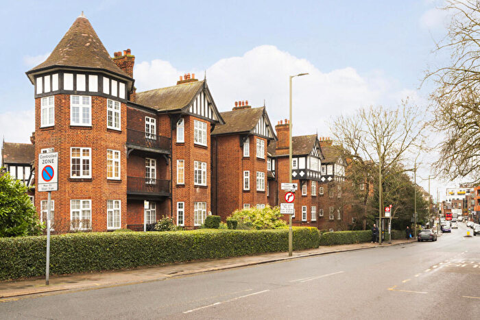 2 Bedroom Apartment To Rent In Moreland Court, Finchley Road, London, NW2