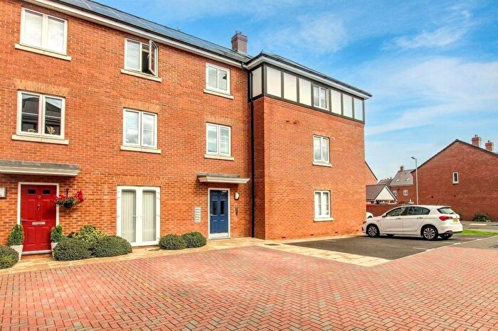 2 Bedroom Flat For Sale In Chappell Close, Aylesbury, HP19