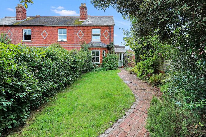 3 Bedroom End Of Terrace House For Sale In Pangbourne, Berkshire - Walk To Shops, Amenities & Train To London, RG8