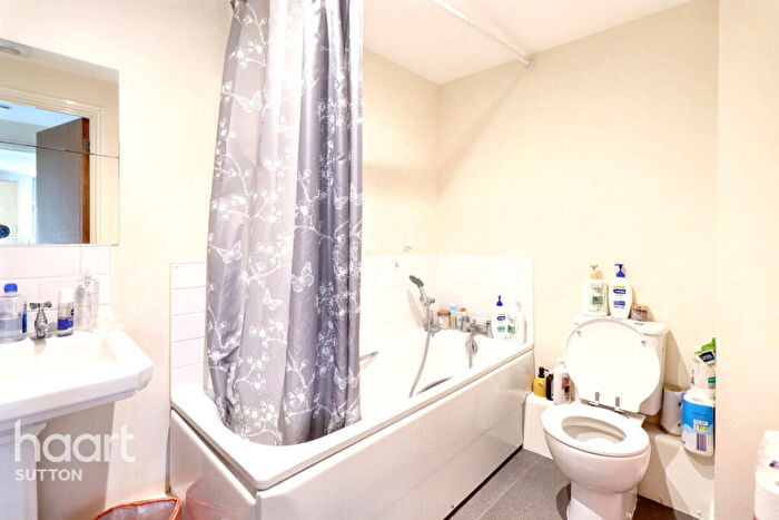 2 Bedroom Apartment For Sale In Throwley Way, Sutton, SM1