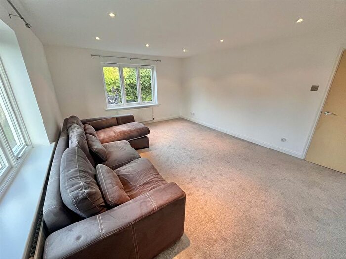 2 Bedroom Flat For Sale In Eton Drive, Cheadle, SK8