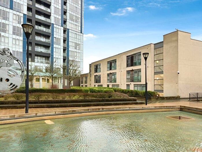 2 Bedroom Flat For Sale In Cotterells, Hemel Hempstead, HP1