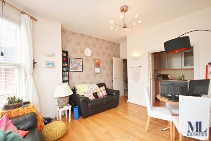 1 Bedroom Flat To Rent In Manstone Road, Cricklewood, NW2