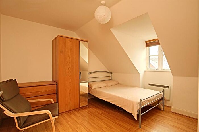 3 Bedroom Flat To Rent In Jeune Street, OX4