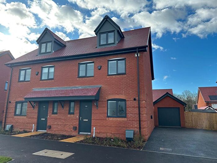 4 Bedroom Semi Detached House To Rent In Beaulieu Road, Whiteley, Fareham, SO30