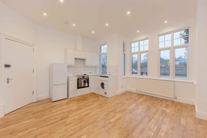 1 Bedroom Flat To Rent In Lynton Terrace, Lynton Road, London, W3