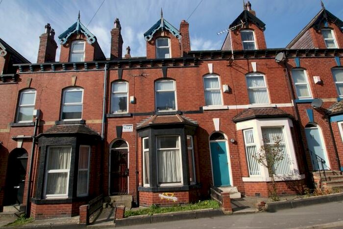 6 Bedroom Terraced House To Rent In Hessle Place, Hyde Park, Leeds, LS6