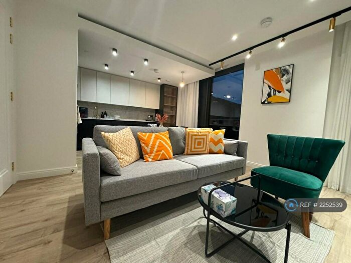 2 Bedroom Flat To Rent In Vermont House, London, EC1V