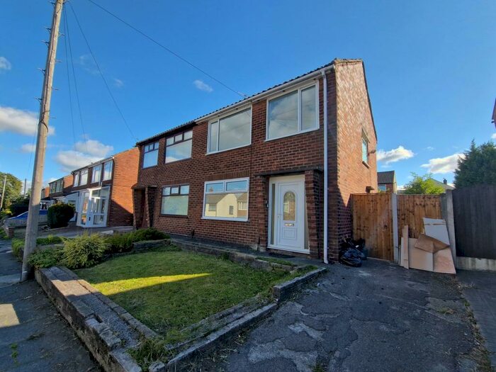 3 Bedroom Semi-Detached House To Rent In Lindale Avenue, Bury, BL9