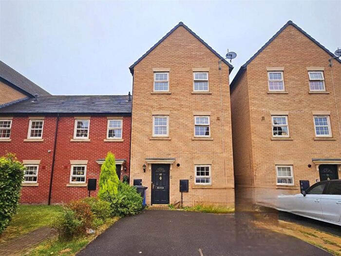 2 Bedroom Town House To Rent In Comelybank Drive, Mexborough, S64