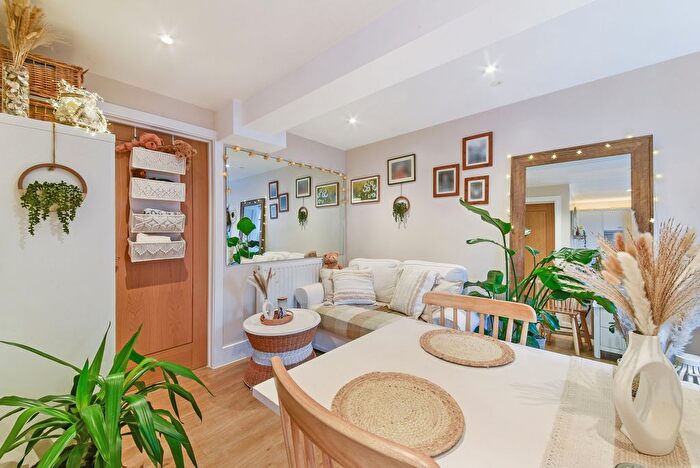 1 Bedroom Flat For Sale In Dennett Road, Croydon, CR0