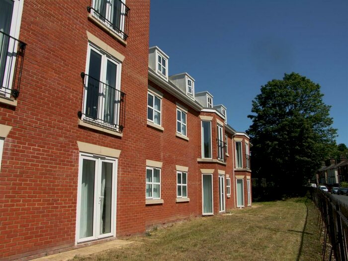 3 Bedroom Flat To Rent In Room Within Flat Spring Court, Spring Road, Ipswich, IP4